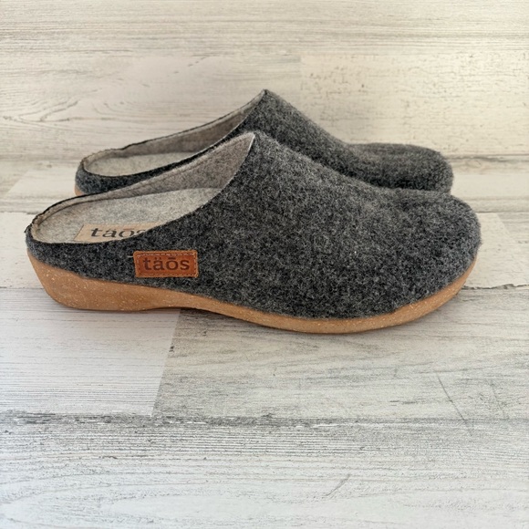 Taos Women’s Woolery Size 41 EU 10-10.5 US Slip On Clogs In Charcoal Gray - Picture 1 of 11